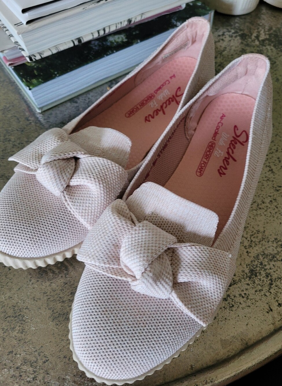SKECHERS WIDE FIT AIR COOLED MEMORY FOAM 8.5